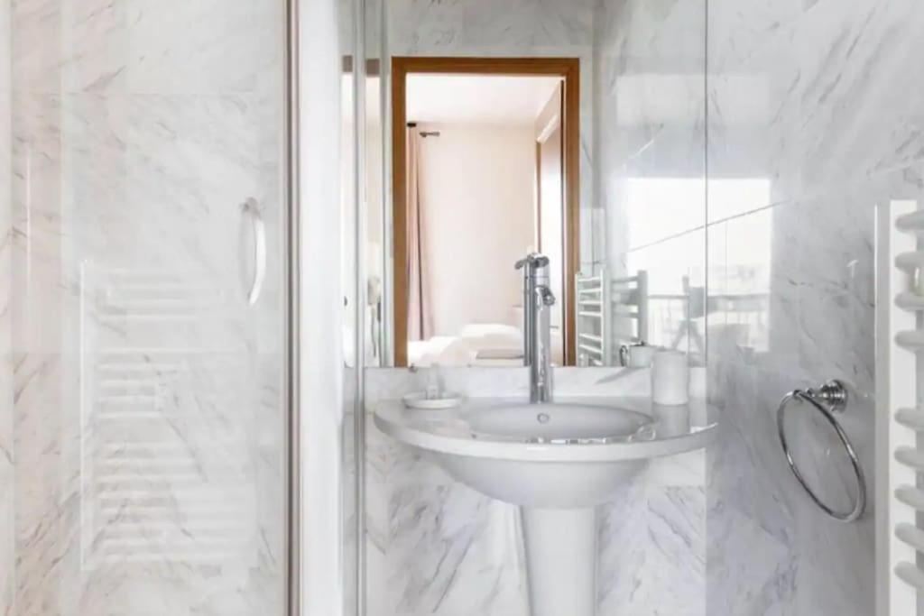 Avenue Montaigne Luxury Apartment 2Br 4P París Exterior foto