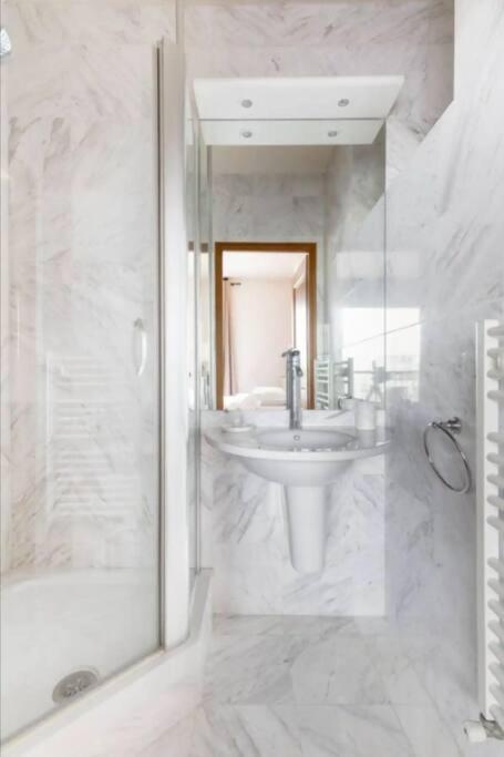 Avenue Montaigne Luxury Apartment 2Br 4P París Exterior foto